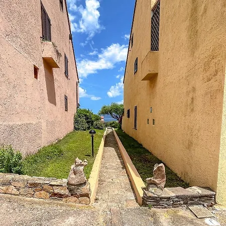 Domomea - Le Ginestre Hébergement de vacances Porto Istana